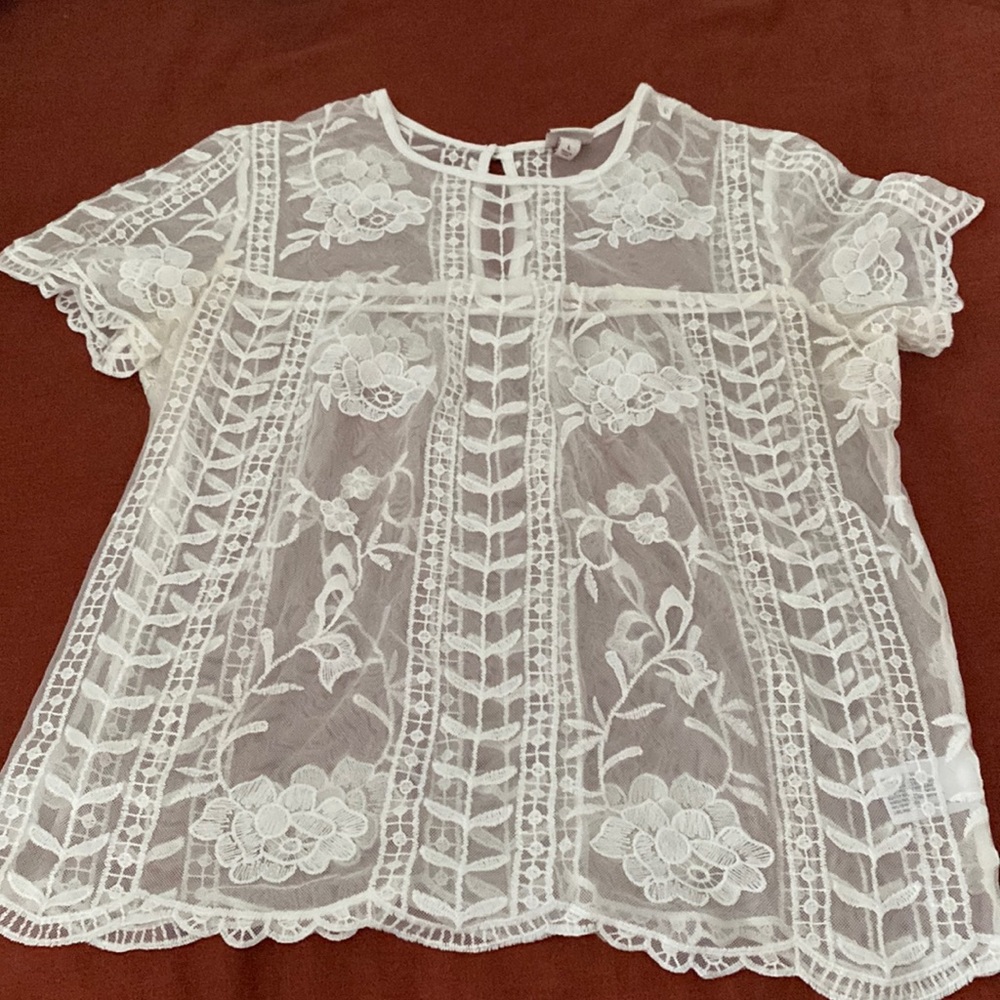 Merona lace top size large button closure in back